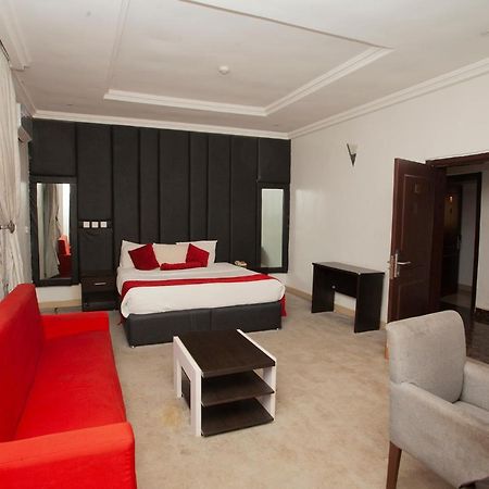 Grand Palazzo Hotel Gwarimpa Абуджа Екстериор снимка